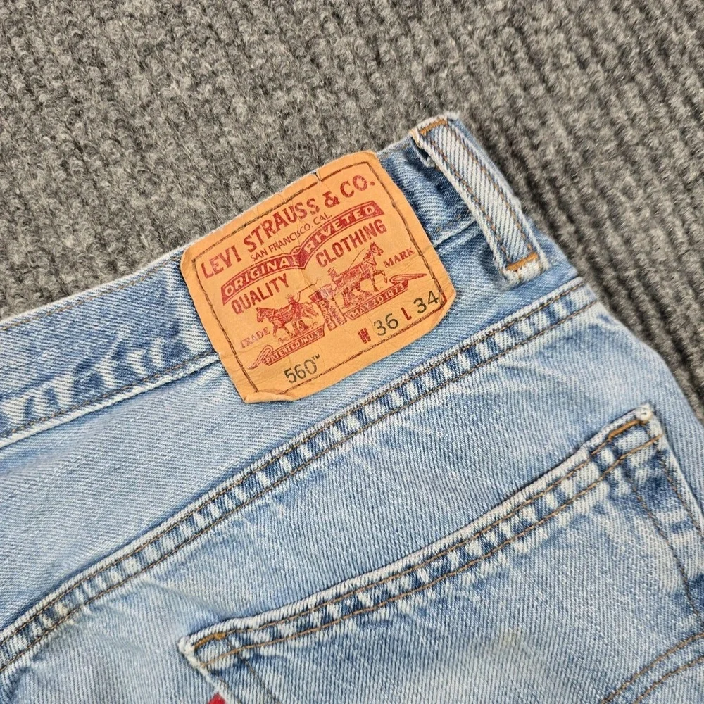 VTG Levi's 560 Jeans Men 36x34 Blue Light Wash Comfort Fit Relaxed Tapered 34x32